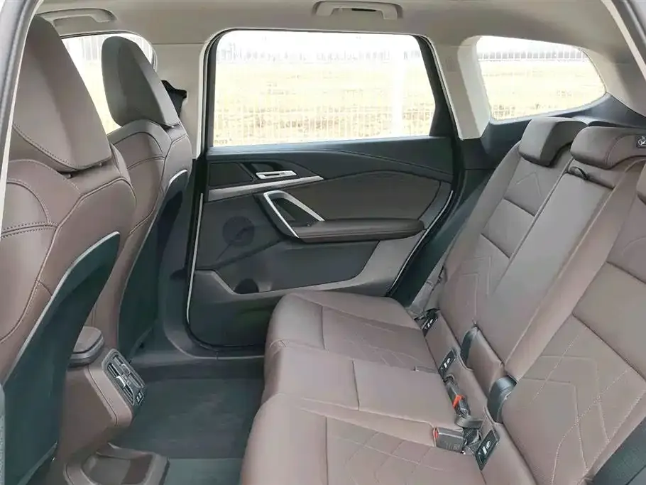 BMW iX1 2025 из CN, фото 3