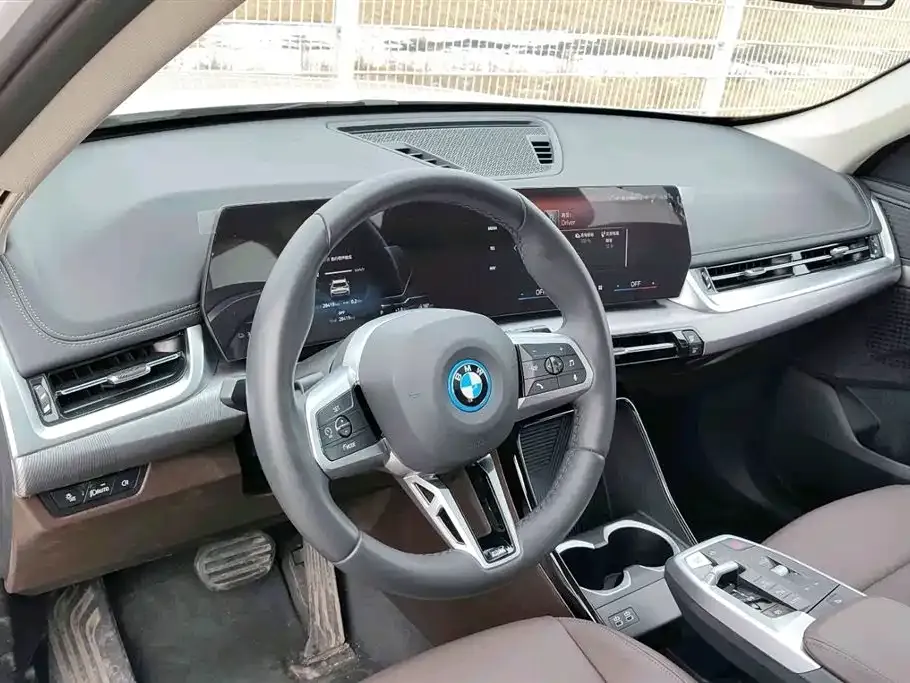 BMW iX1 2025 из CN, фото 5