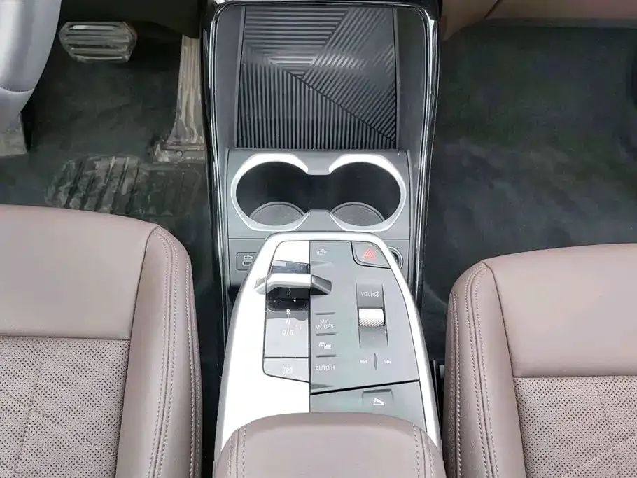 BMW iX1 2025 из CN, фото 7