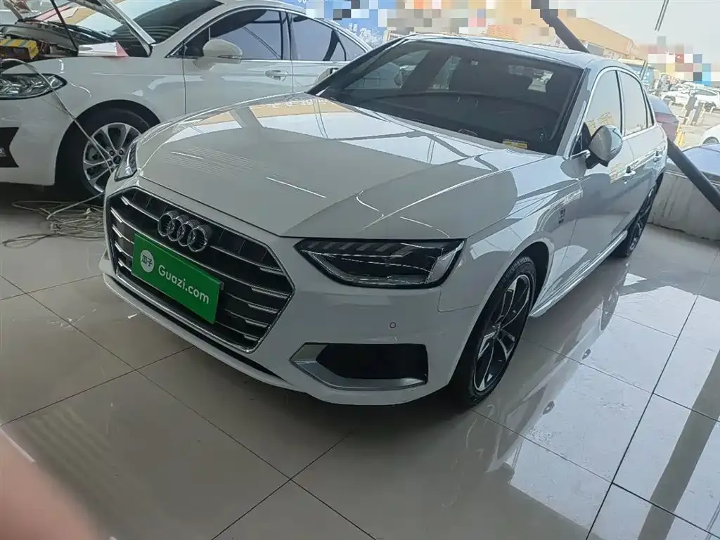 Audi A4L 2021 из CN, фото 2