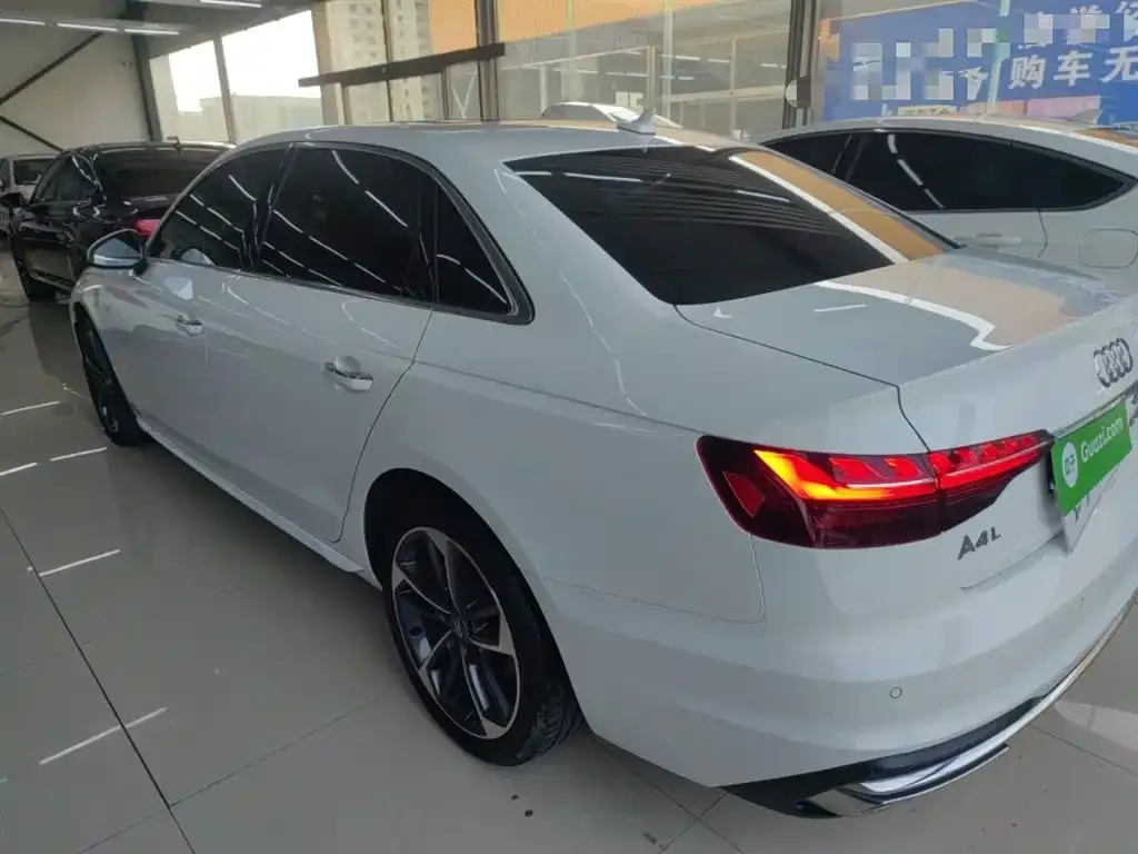 Audi A4L 2021 из CN, фото 4