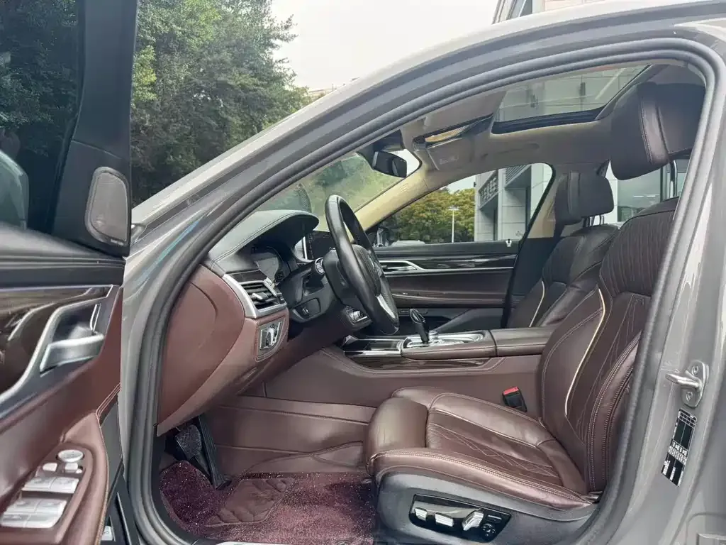 BMW 7 Series 2022 из CN, фото 8