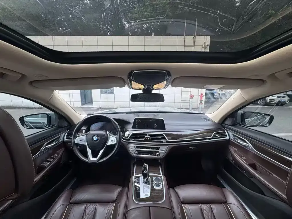 BMW 7 Series 2022 из CN, фото 2