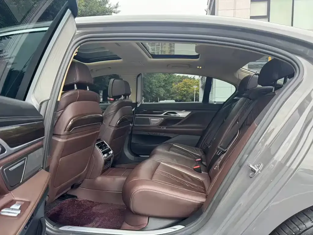 BMW 7 Series 2022 из CN, фото 6