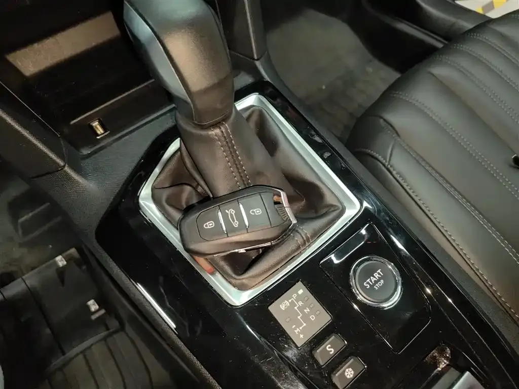 Peugeot 408 2022 из CN, фото 3