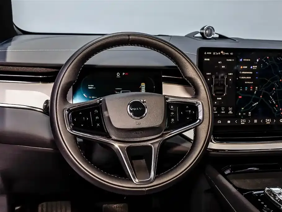 Volvo EM90 2024 из CN, фото 8