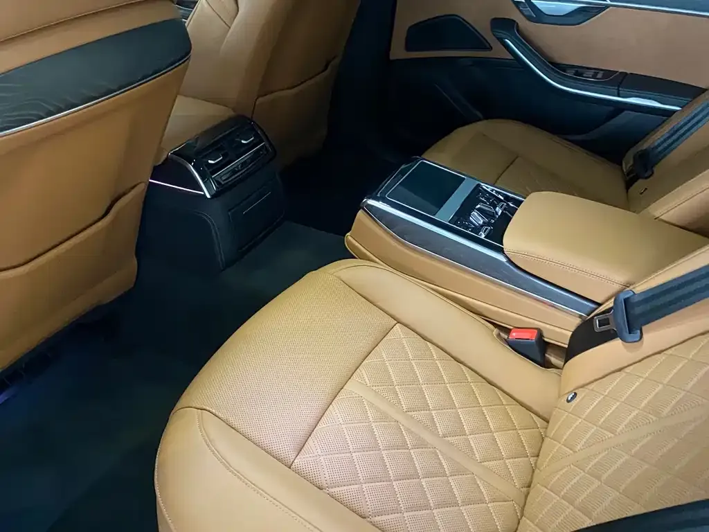 Audi A8 2024 из CN, фото 6