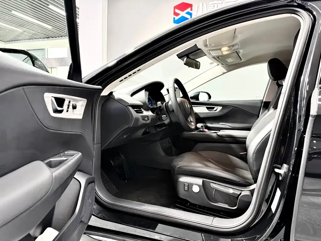 Hongqi E-QM5 2025 из CN, фото 7