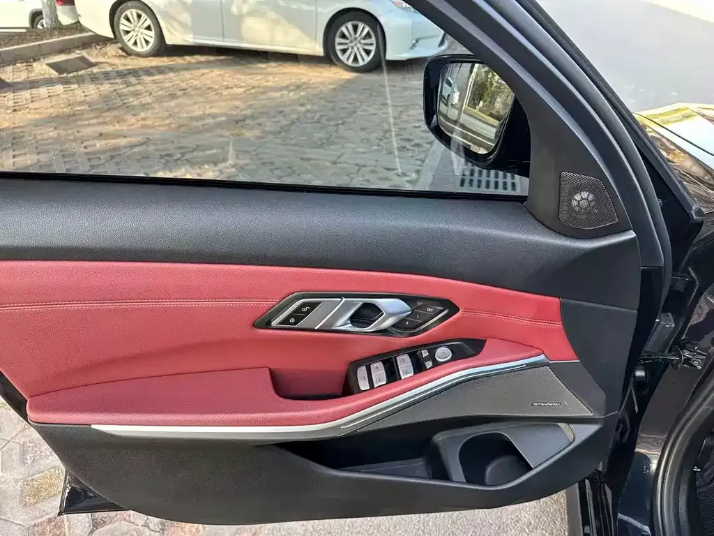 BMW 3 Series 2023 из CN, фото 10