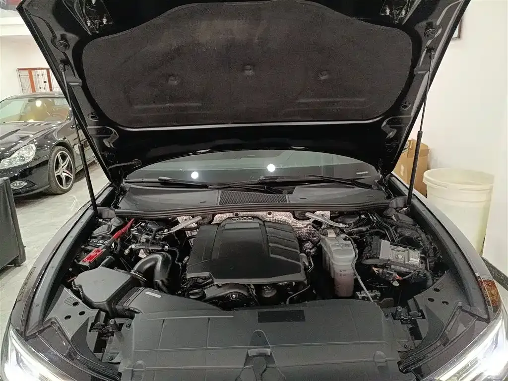 Audi A6L 2022 из CN, фото 6