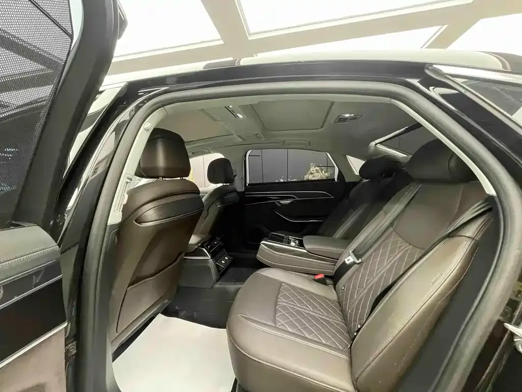 Audi A8 2024 из CN, фото 6