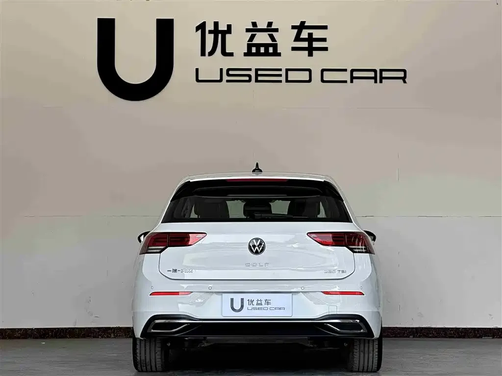 Volkswagen Golf 2024 из CN, фото 2