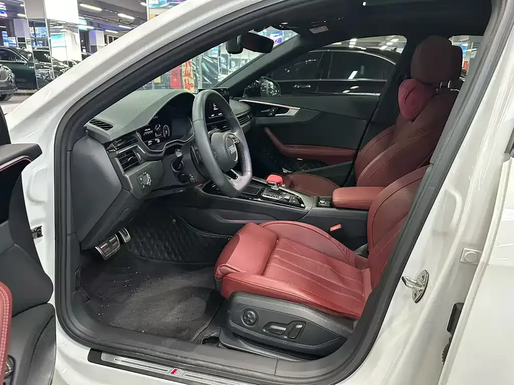 Audi A4L 2023 из CN, фото 2