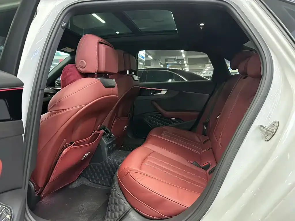 Audi A4L 2023 из CN, фото 4