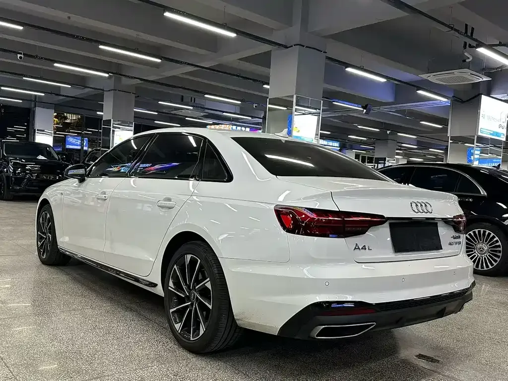 Audi A4L 2023 из CN, фото 7