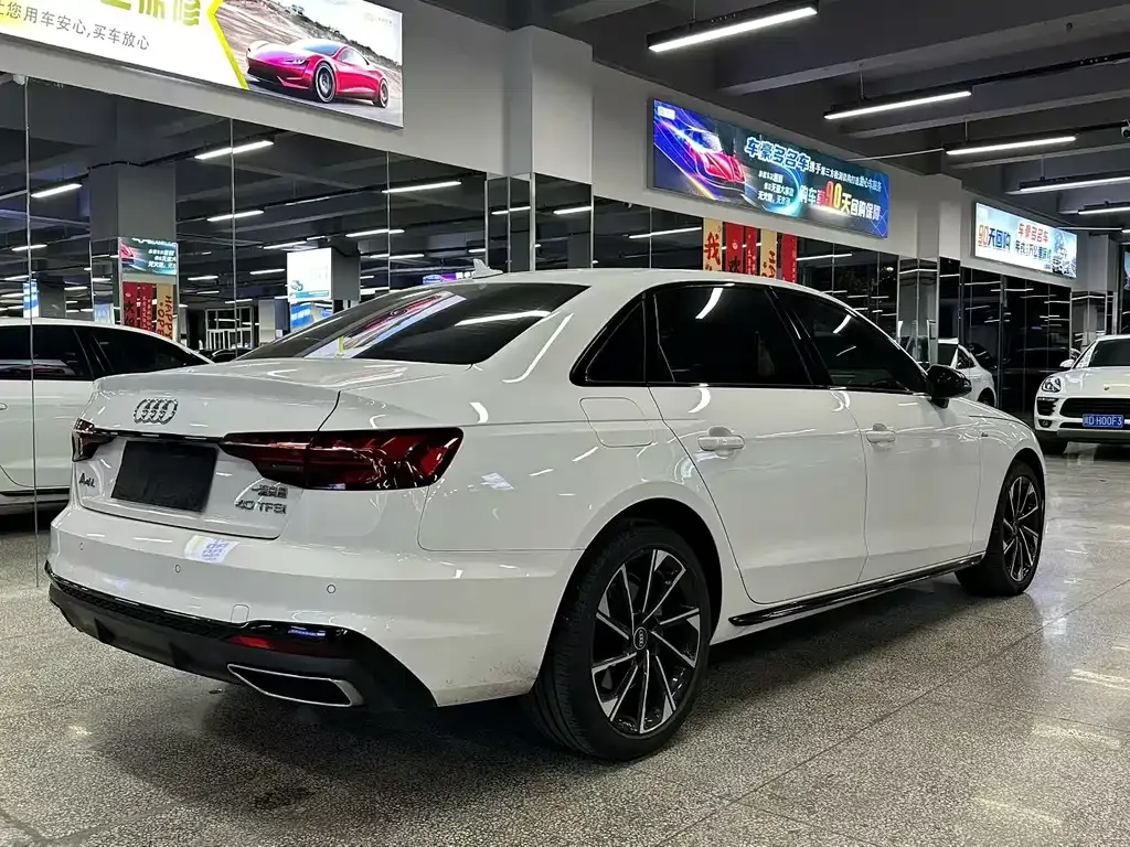 Audi A4L 2023 из CN, фото 9