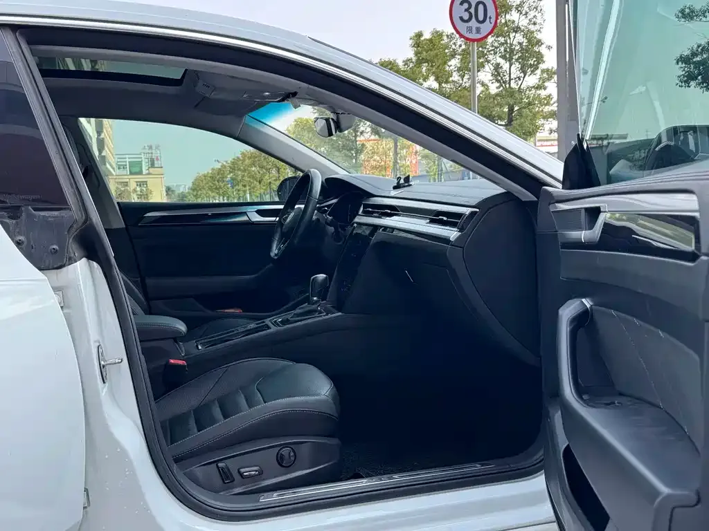 Volkswagen CC 2023 из CN, фото 10