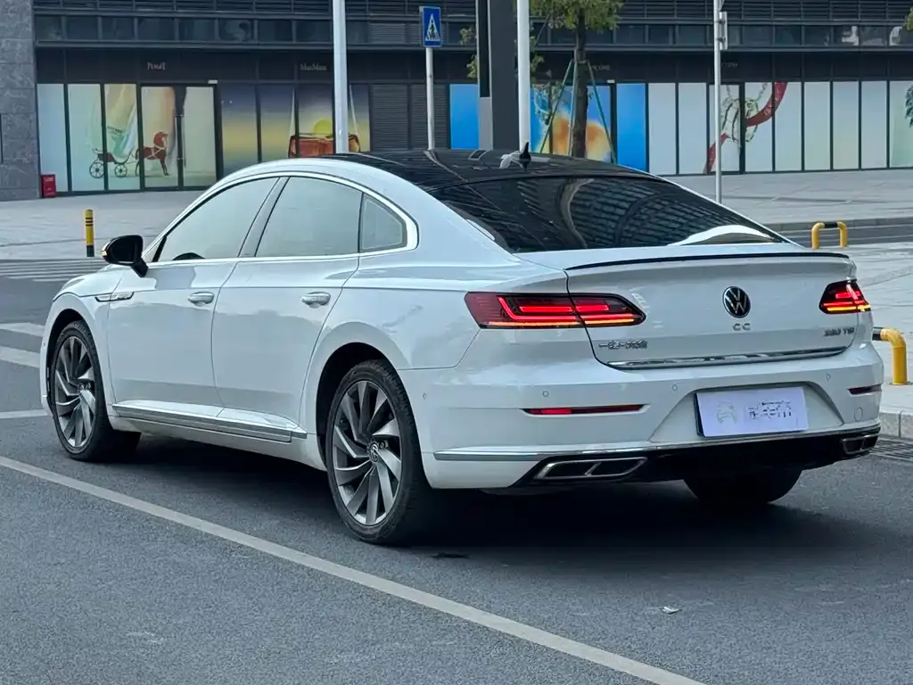 Volkswagen CC 2023 из CN, фото 3