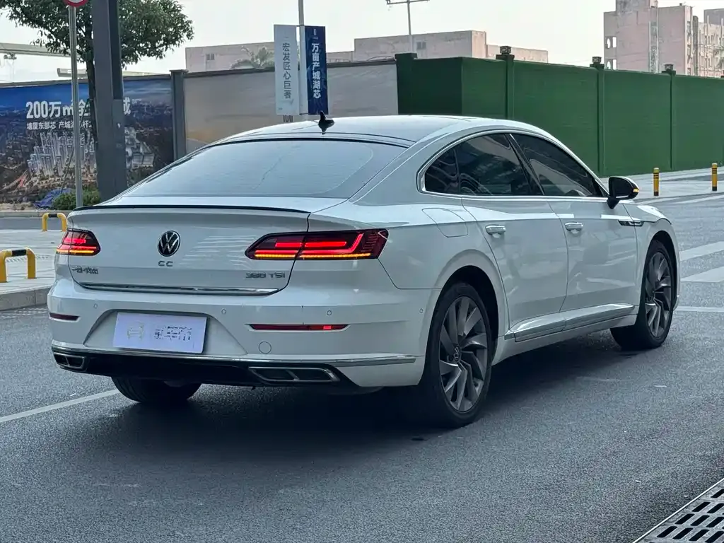 Volkswagen CC 2023 из CN, фото 4
