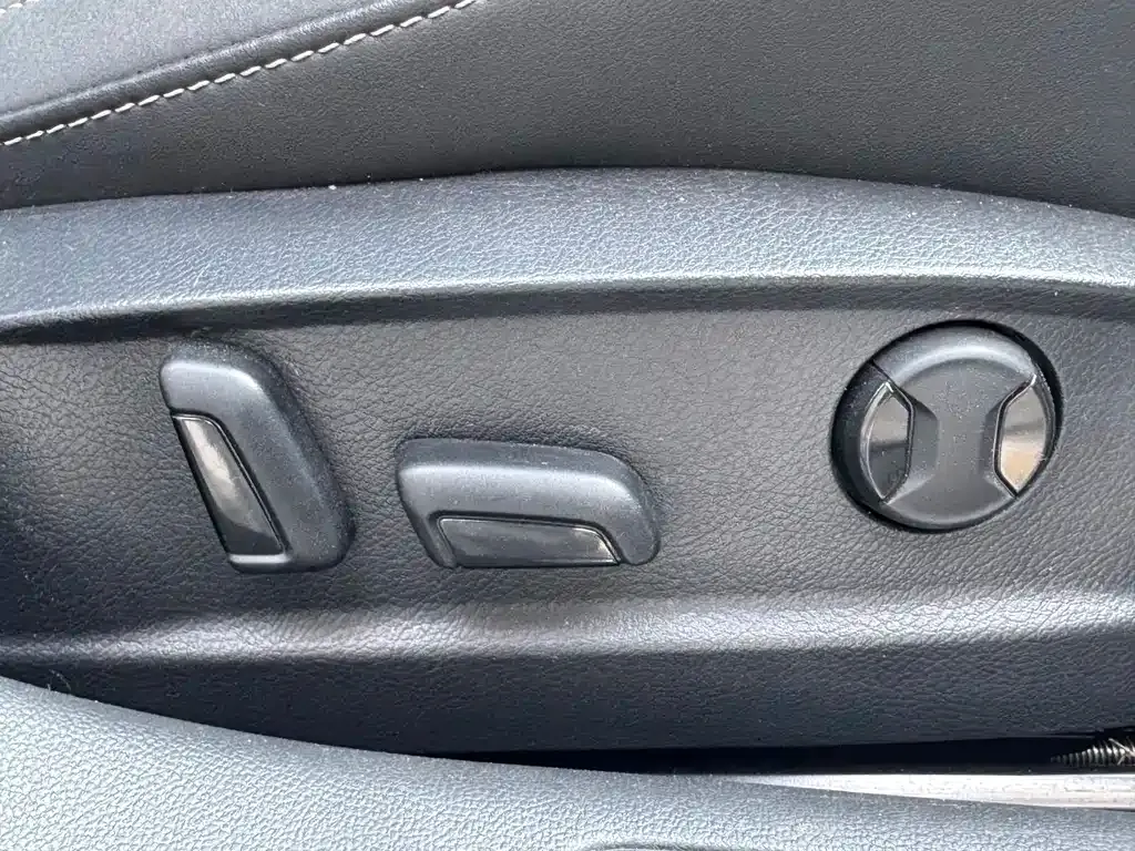 Volkswagen CC 2023 из CN, фото 8