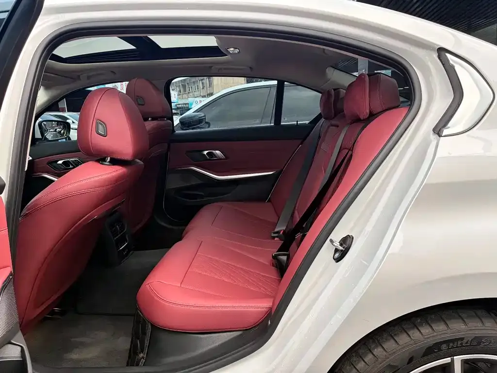 BMW 3 Series 2025 из CN, фото 2