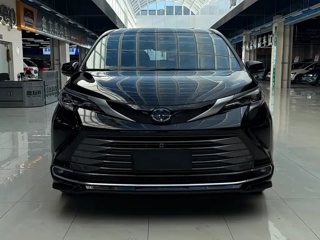 Toyota Sienna 2024 из CN, фото 2