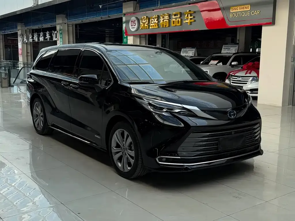 Toyota Sienna 2024 из CN, фото 3