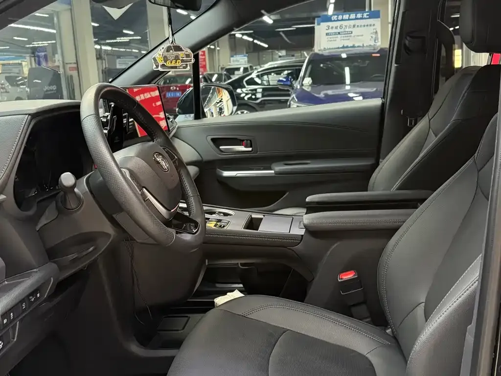 Toyota Sienna 2024 из CN, фото 4