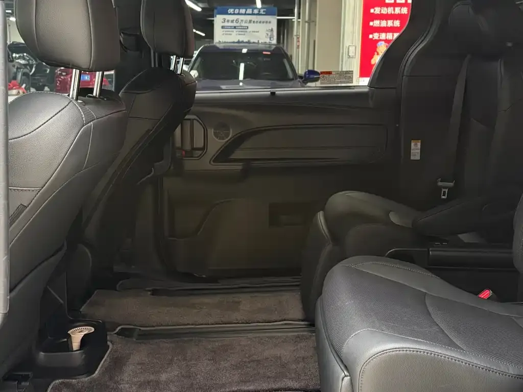Toyota Sienna 2024 из CN, фото 6
