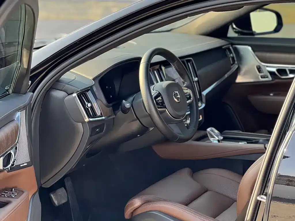 Volvo S90 2024 из CN, фото 5