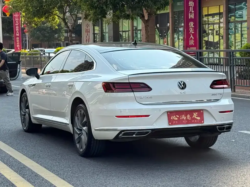 Volkswagen CC 2023 из CN, фото 4