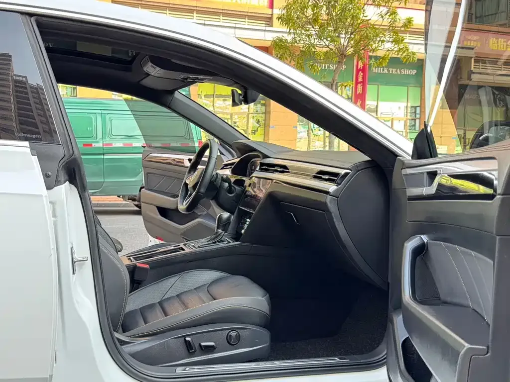 Volkswagen CC 2023 из CN, фото 10
