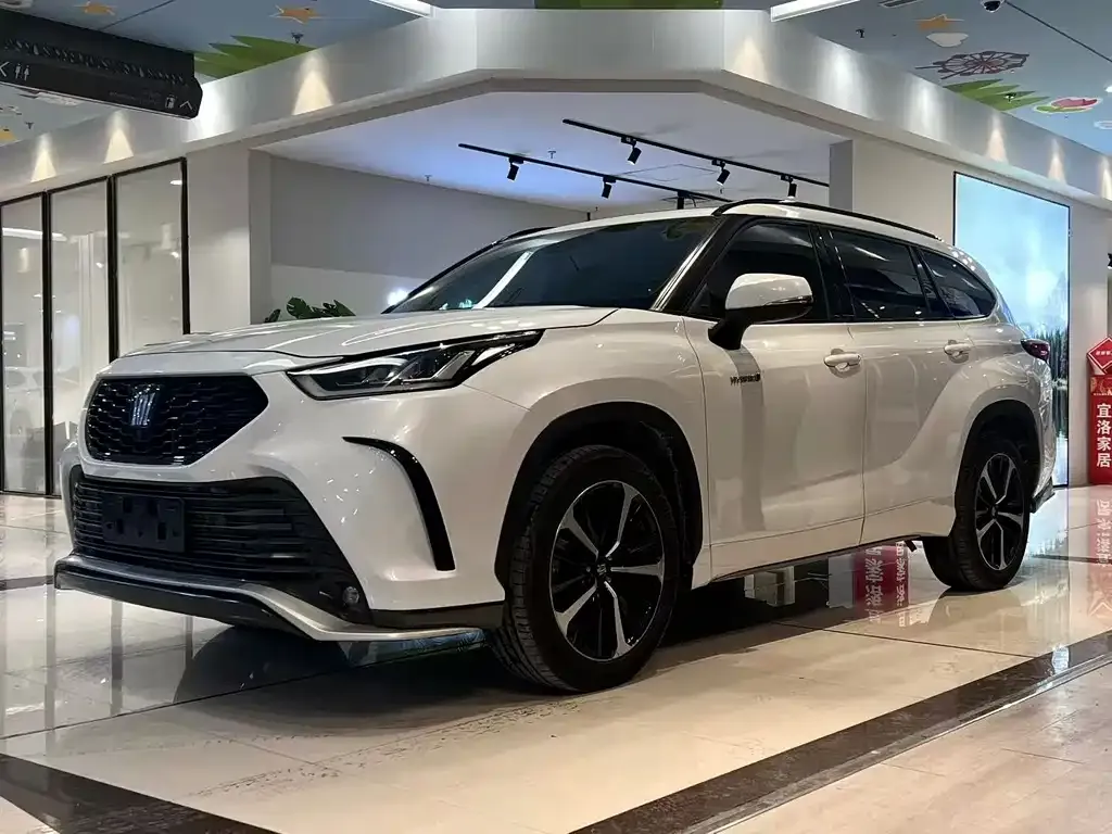 Toyota Crown Kluger 2023 из CN, фото 1