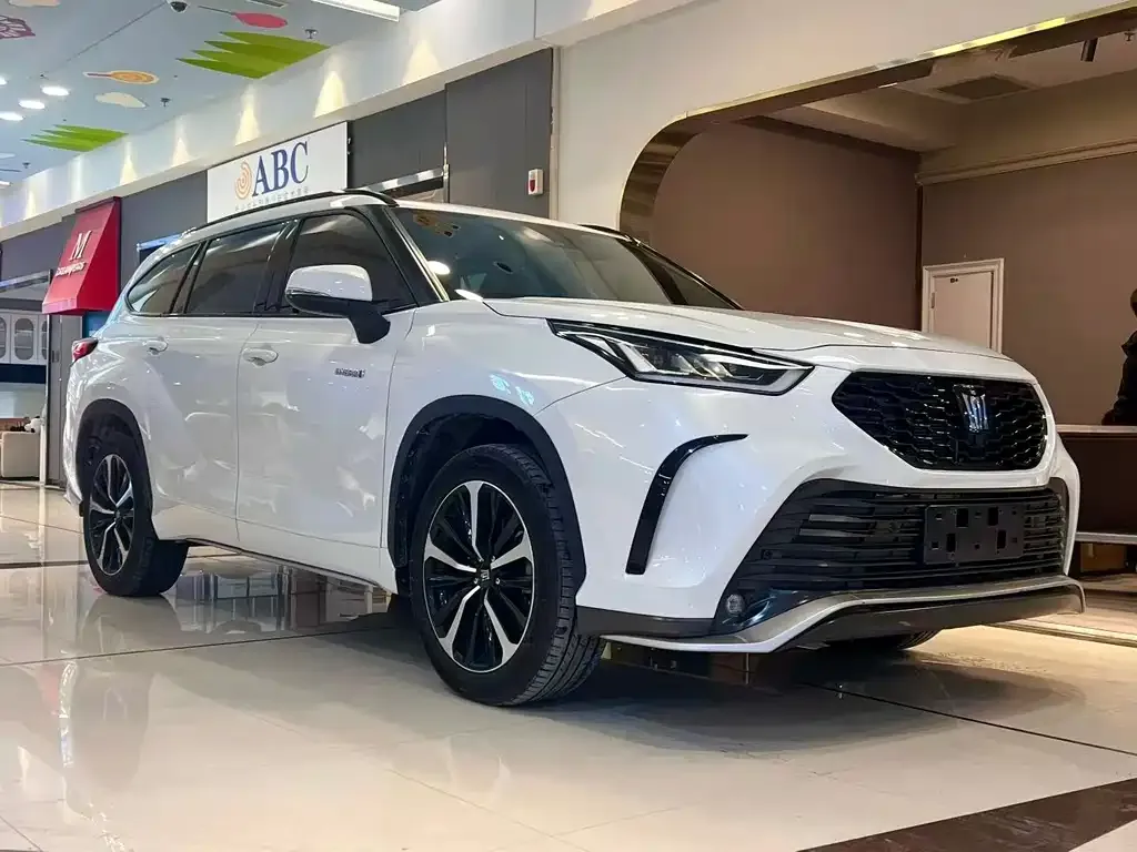 Toyota Crown Kluger 2023 из CN, фото 4