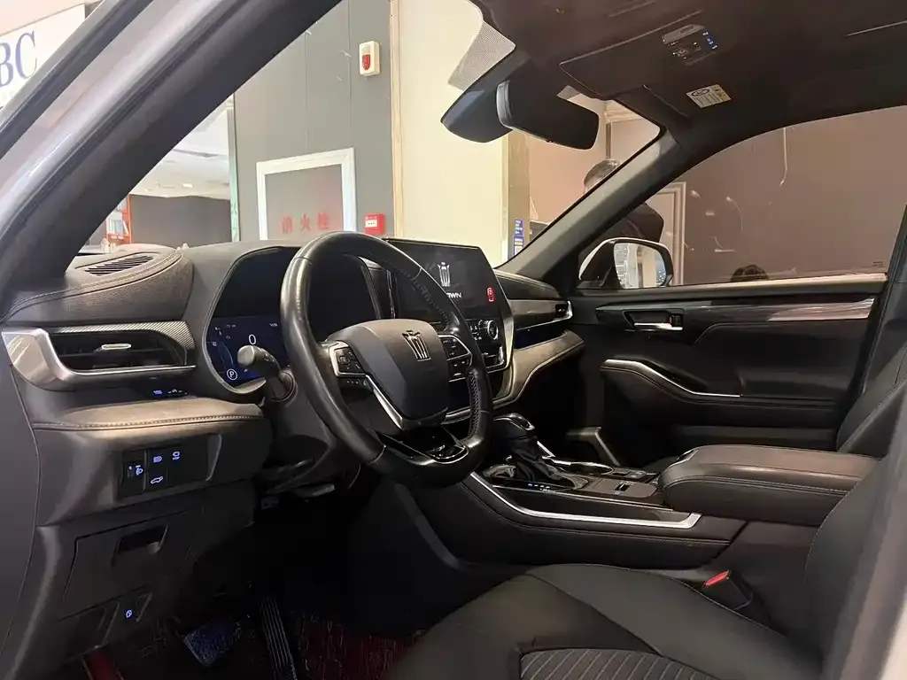 Toyota Crown Kluger 2023 из CN, фото 7