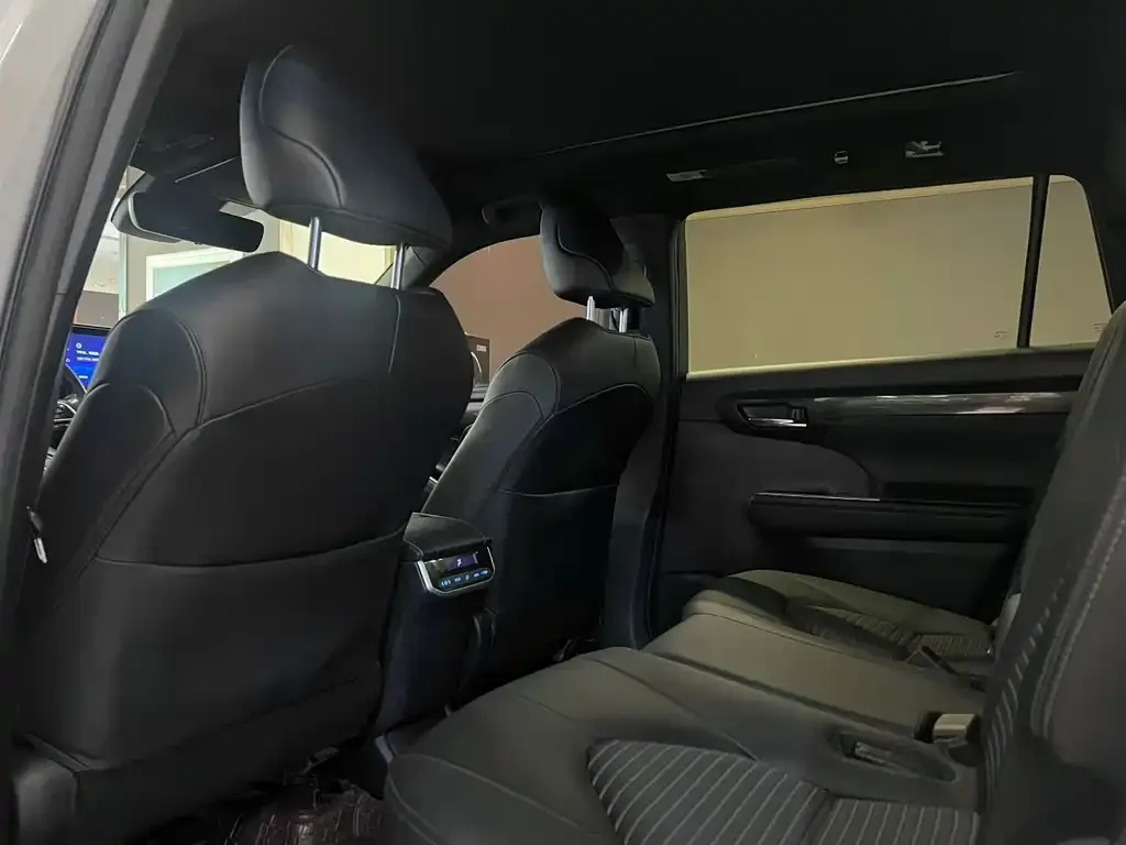 Toyota Crown Kluger 2023 из CN, фото 5
