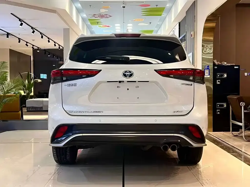 Toyota Crown Kluger 2023 из CN, фото 2