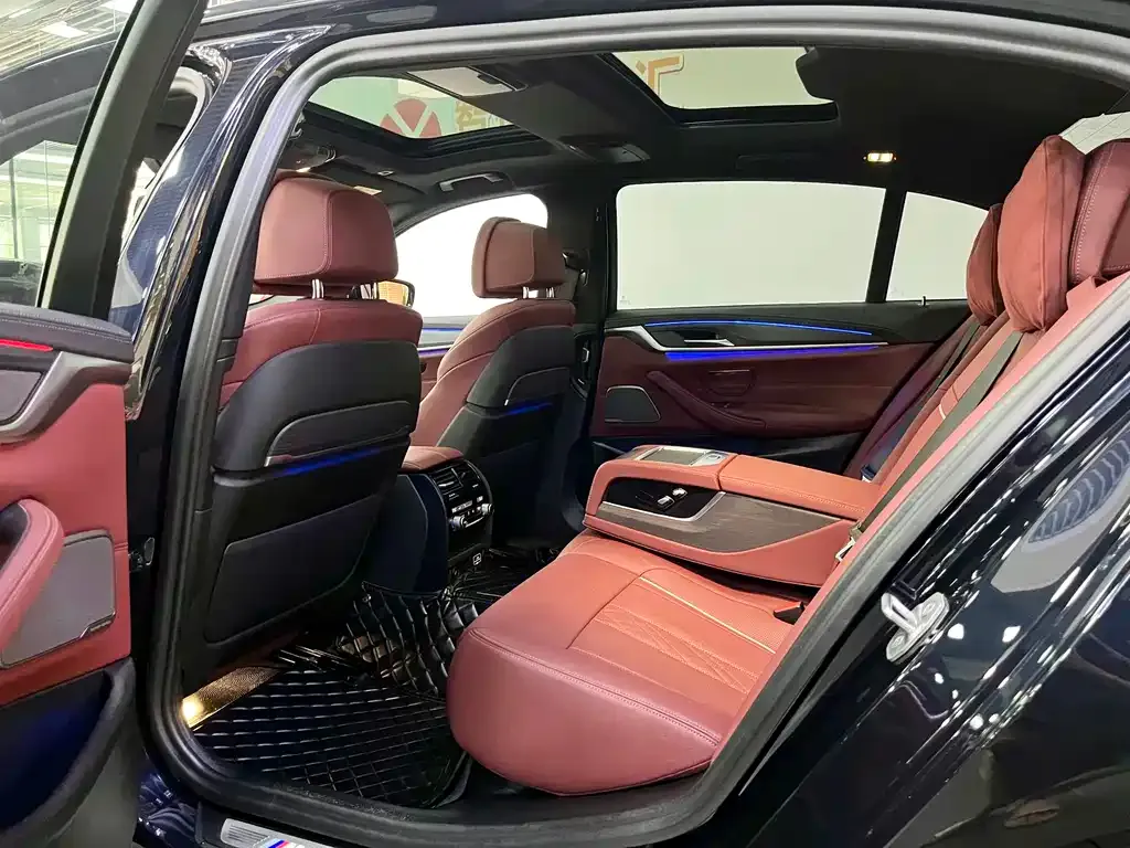 BMW 5 Series 2023 из CN, фото 9