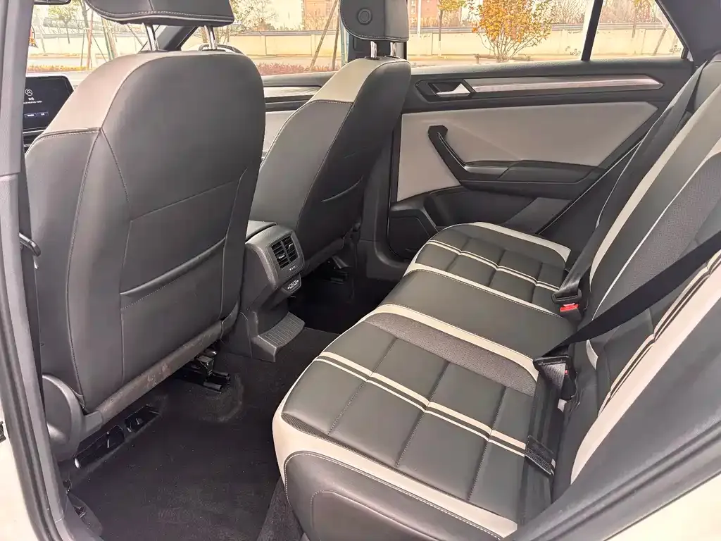 Volkswagen T-Roc 2023 из CN, фото 2