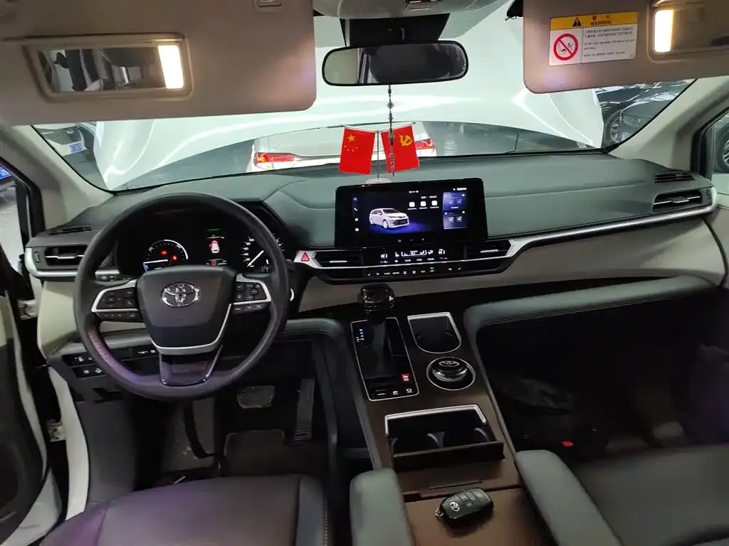 Toyota Sienna 2024 из CN, фото 2