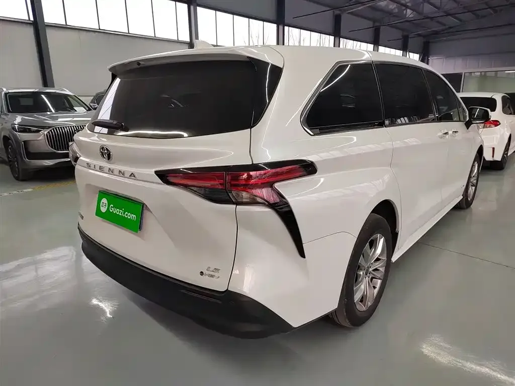 Toyota Sienna 2024 из CN, фото 8