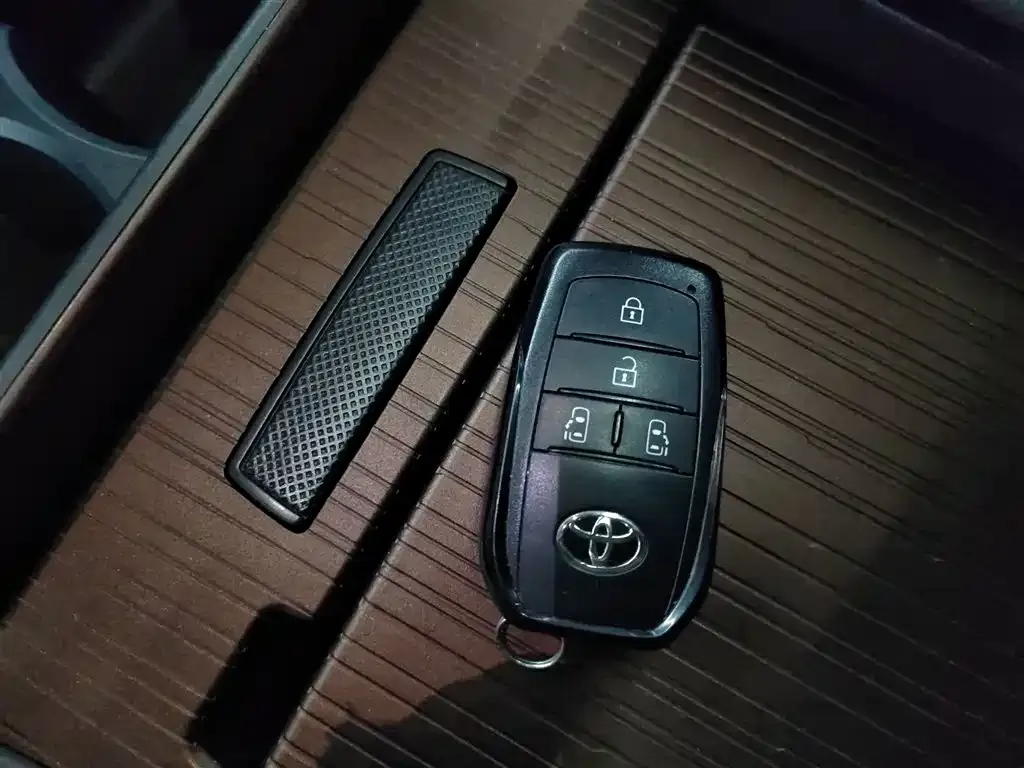 Toyota Sienna 2024 из CN, фото 3