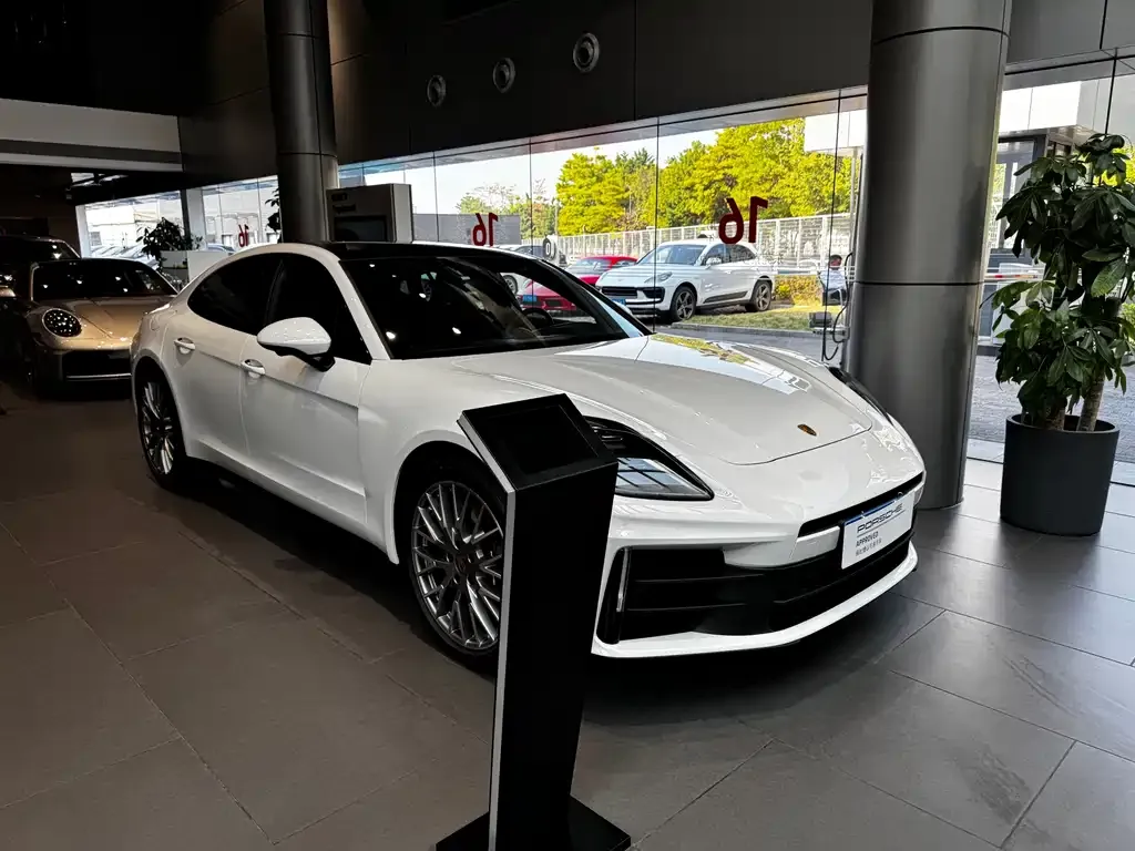 Porsche Panamera 2025 из CN, фото 7
