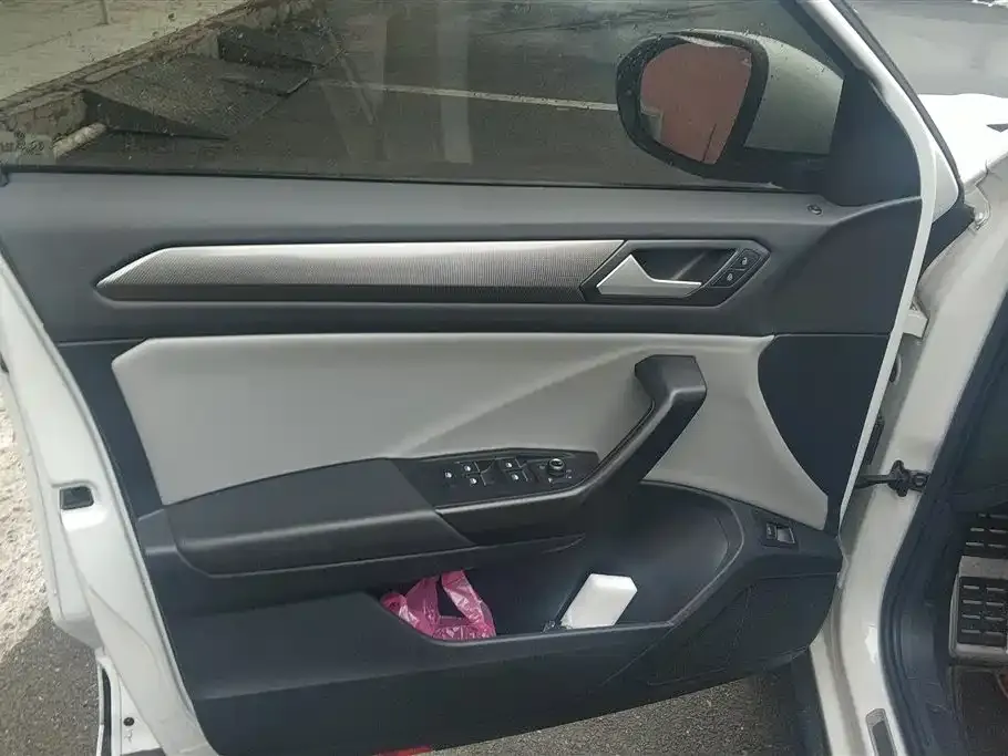 Volkswagen T-Roc 2023 из CN, фото 7