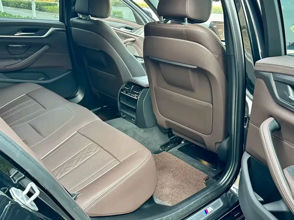 BMW 5 Series 2023 из CN, фото 5