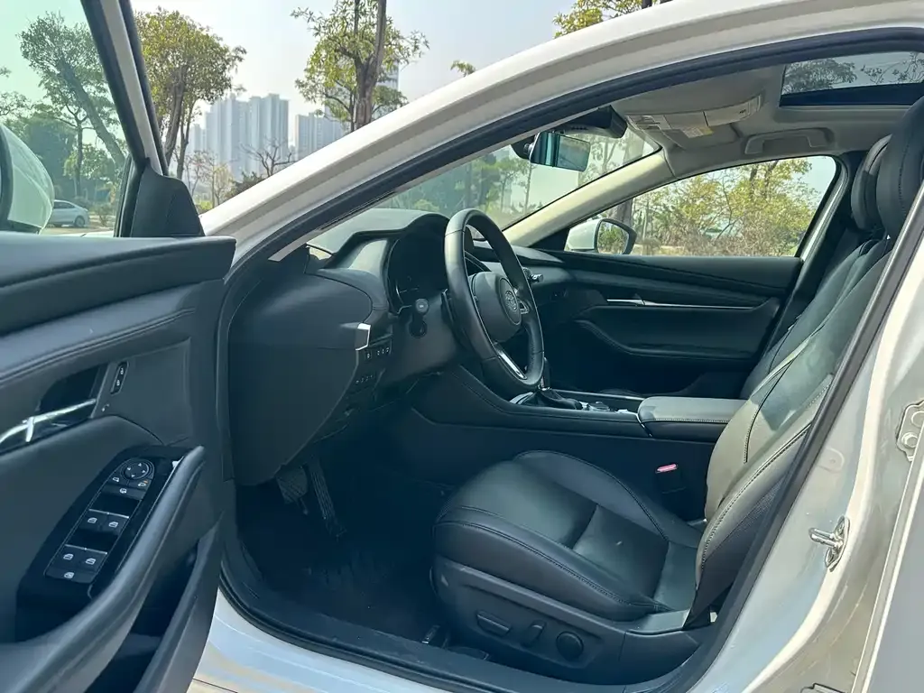 Mazda 3 Axela 2021 из CN, фото 4