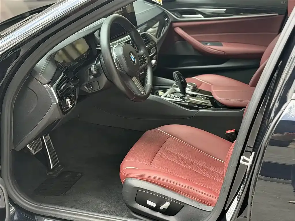 BMW 5 Series 2022 из CN, фото 4
