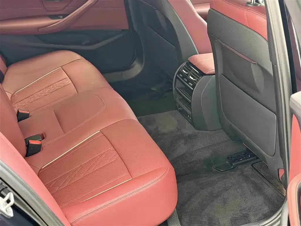 BMW 5 Series 2022 из CN, фото 10