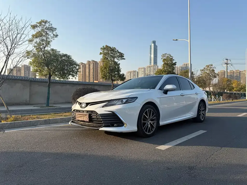 Toyota Camry 2023 из CN, фото 1