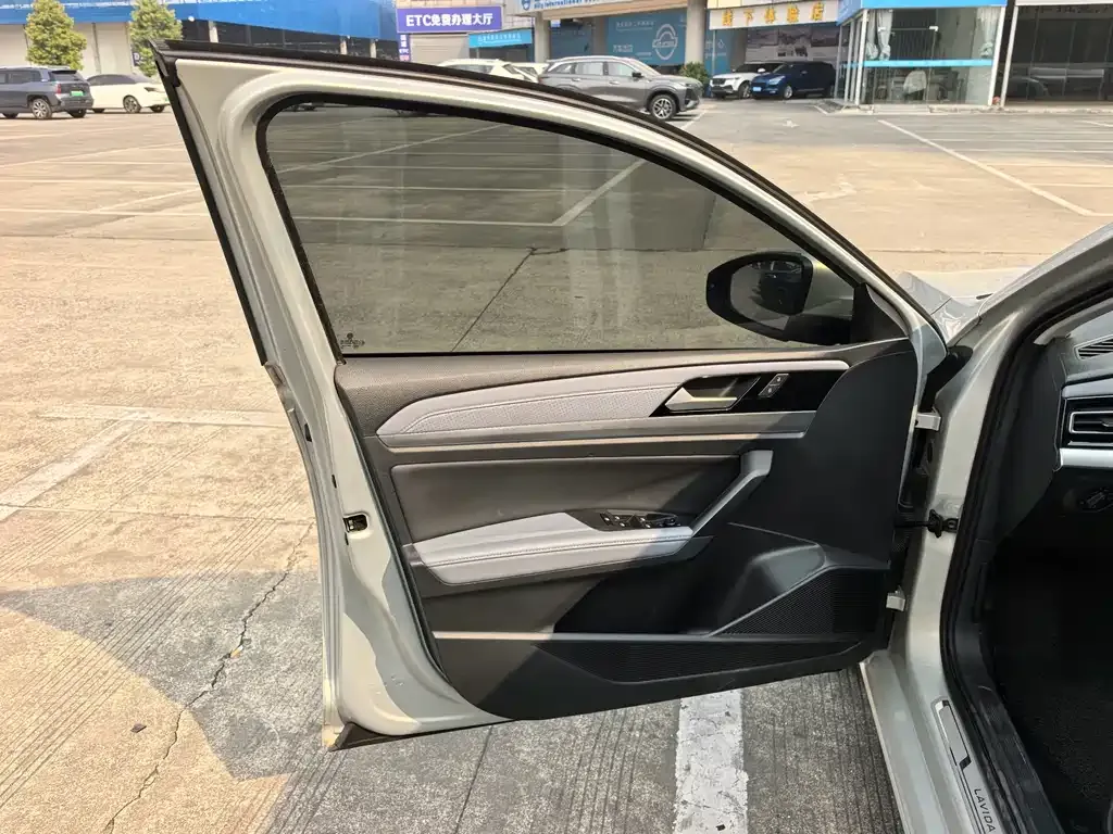 Volkswagen Lavida 2022 из CN, фото 2